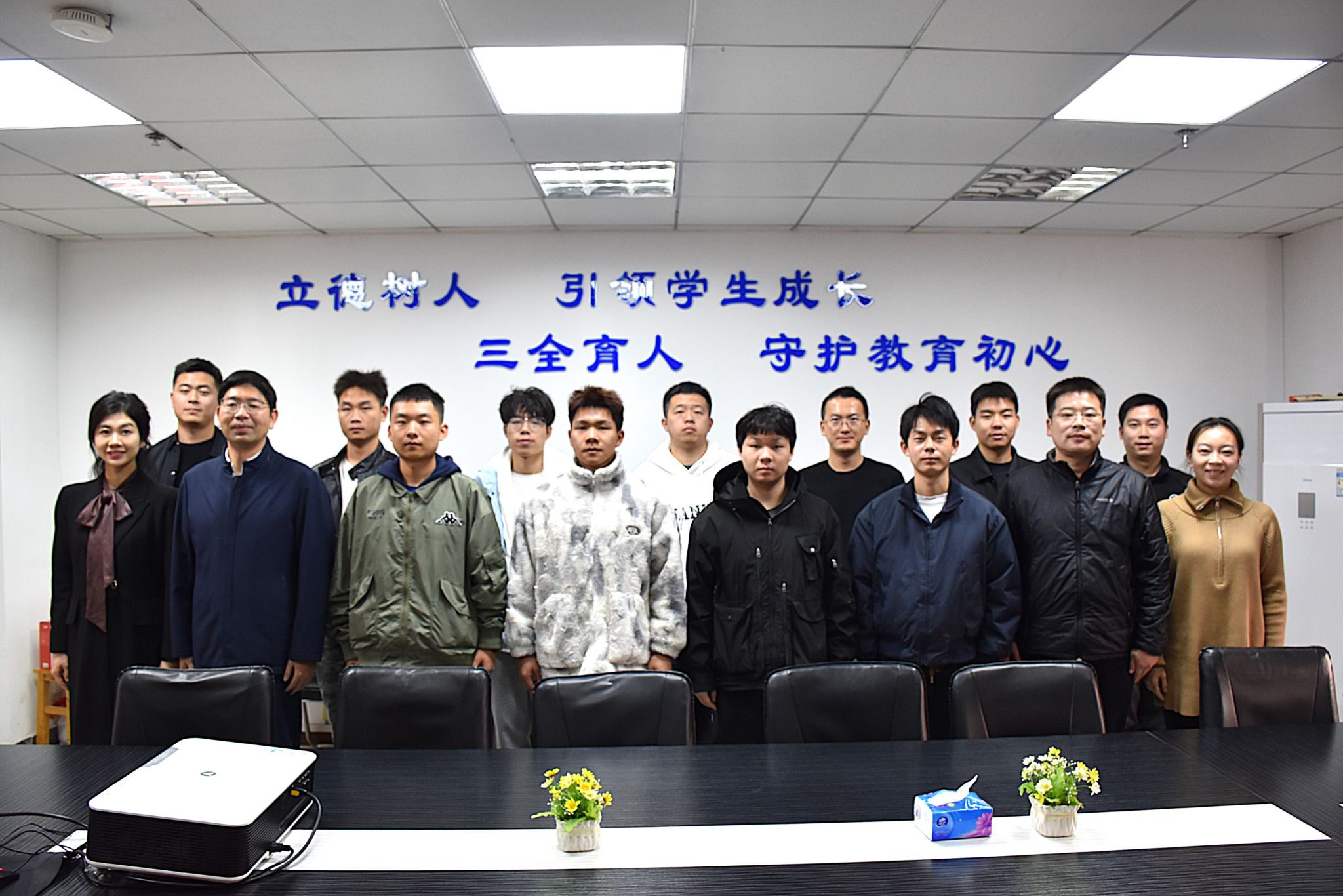 携笔从戎铸忠诚,载誉归来启新篇;——我校举行2025年退役复学学生欢迎会