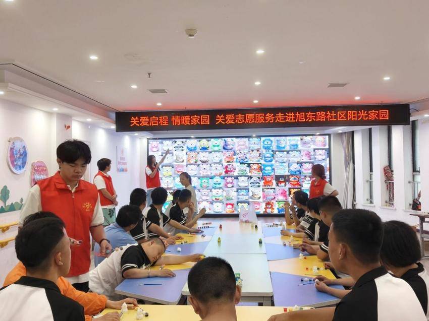 爱心助学育善意 志愿同行暖人间.docx