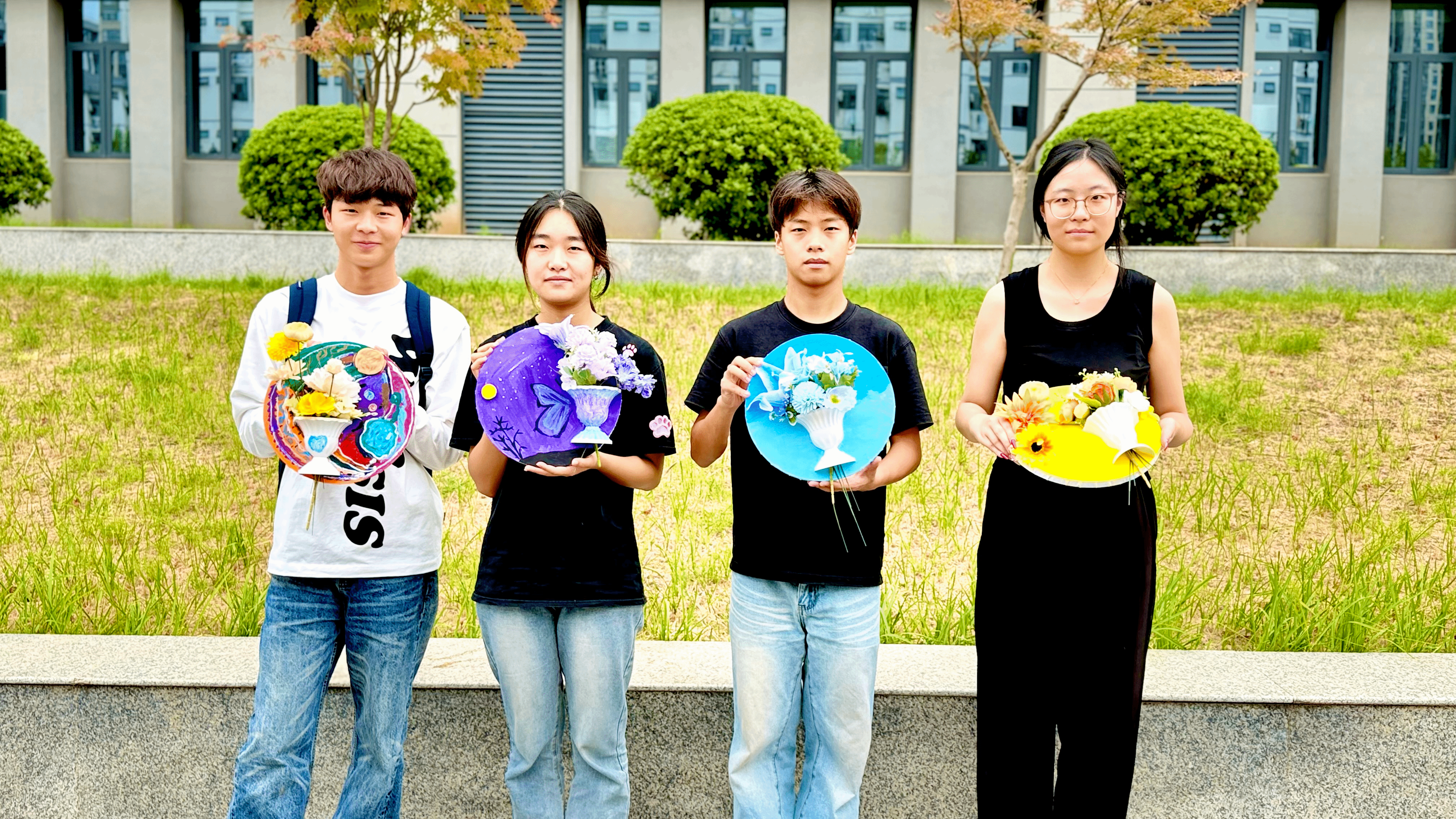 “画”上添“花”・劳育启新——我校开展新学期学生劳动教育体验活动